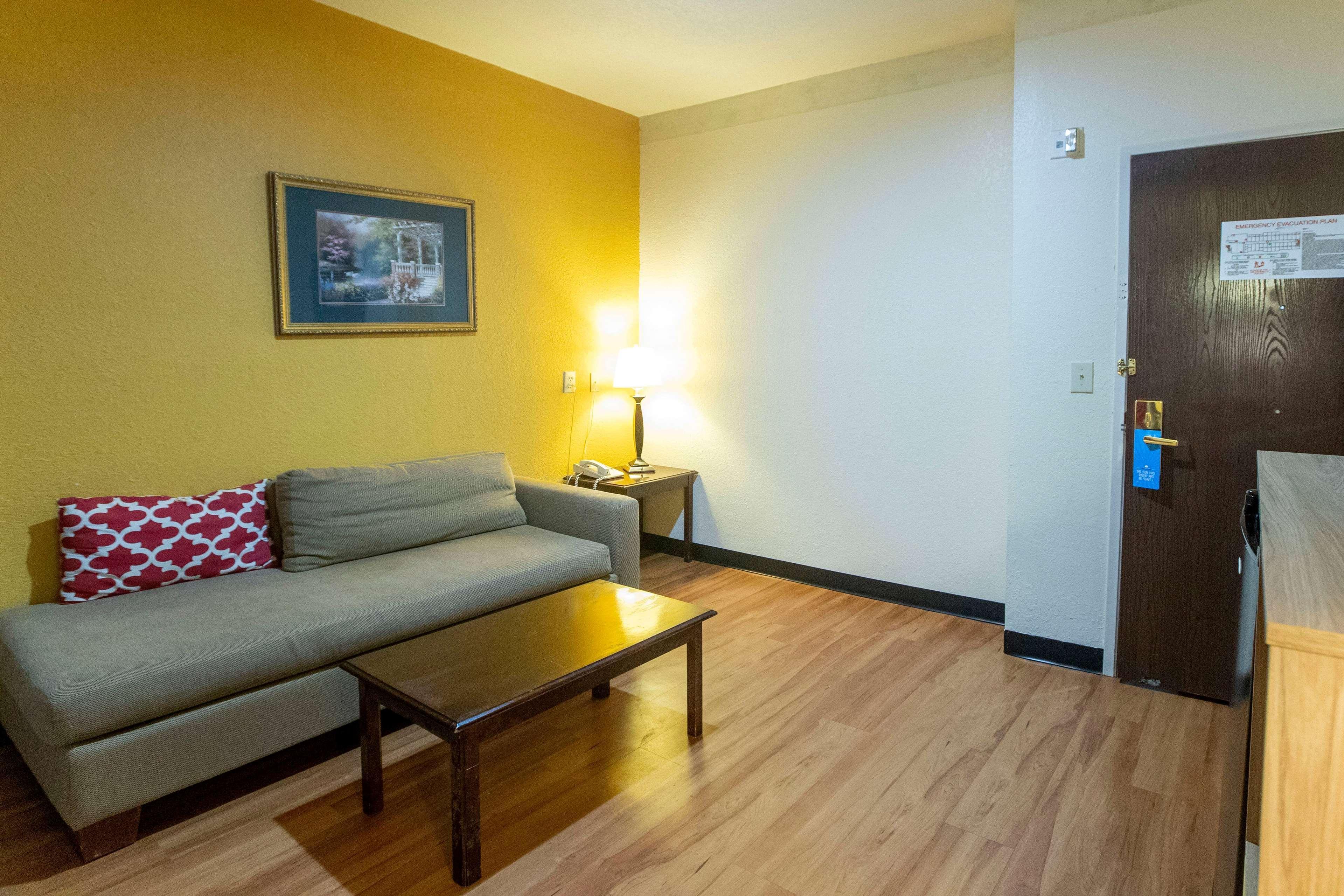 Days & By Wyndham North/aldine Otel 2*