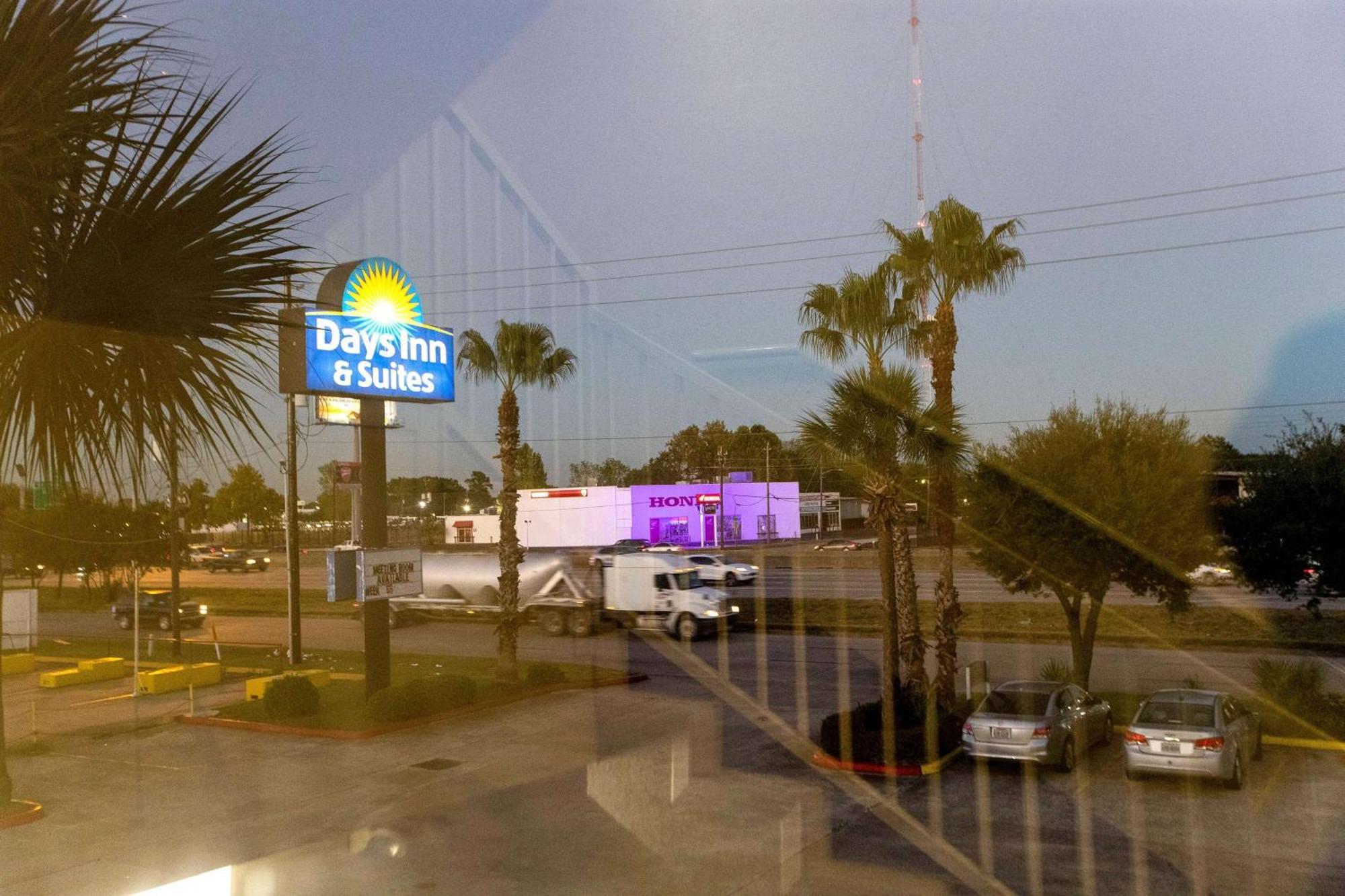 Days & By Wyndham North/aldine