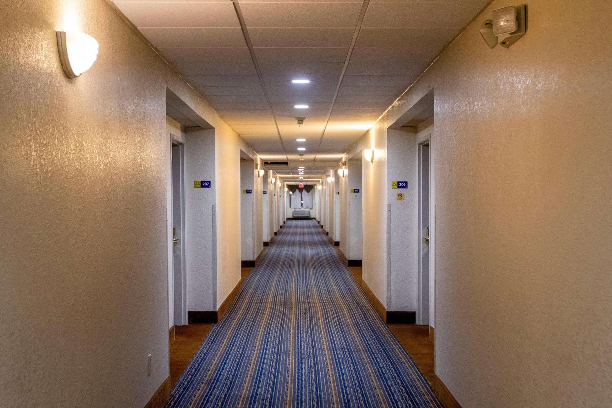 Otel Days & By Wyndham North/aldine 2*